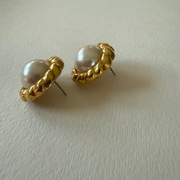 Vintage Pearl Gold-Tone Rope Twist Stud Earrings Womens Elegant Classic - Picture 3 of 8